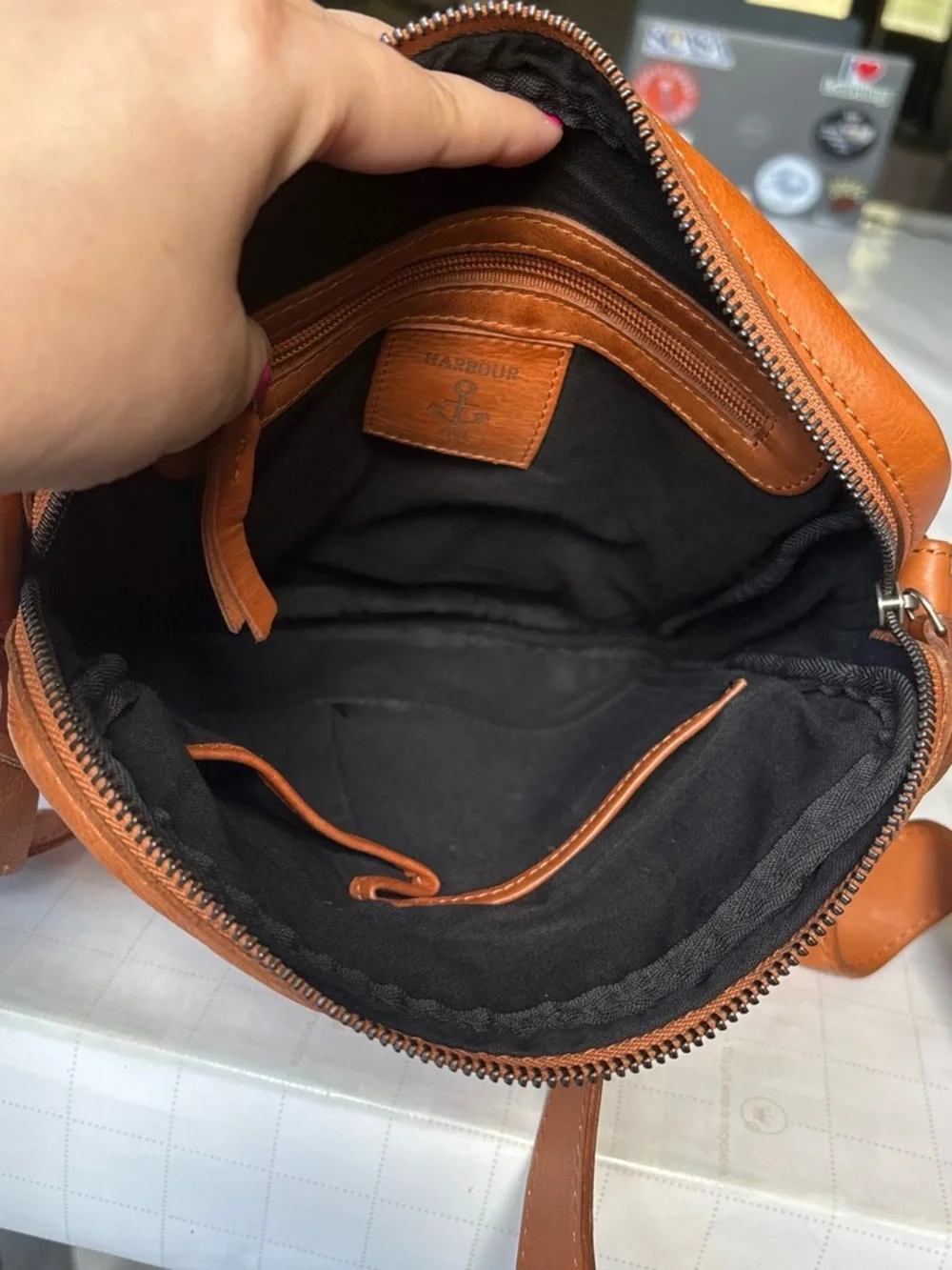 Classic Tan Leather Messenger Bag with Adjustable Strap